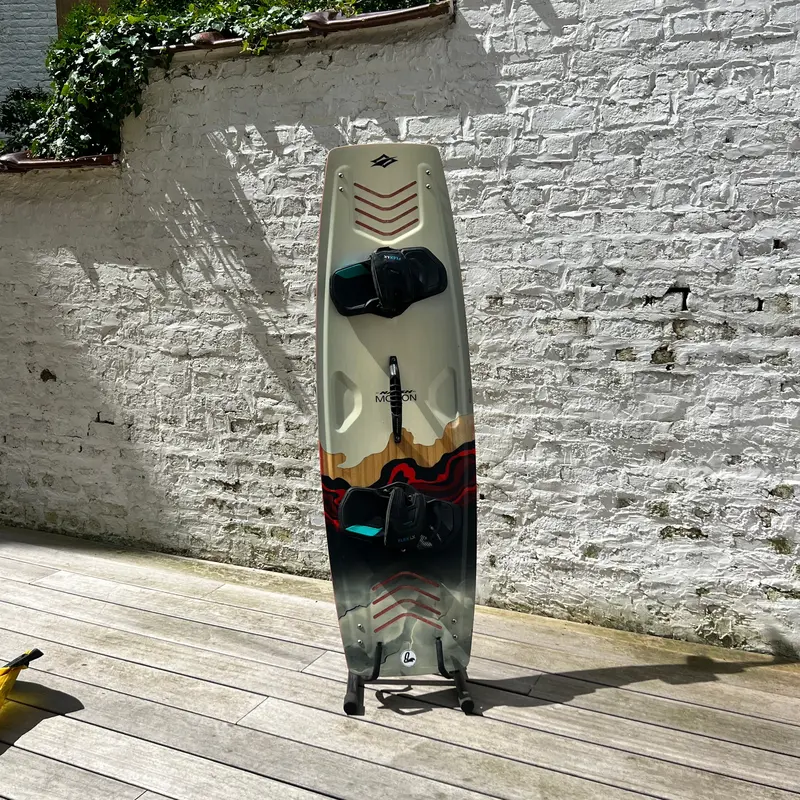 Naish Motion Twintip Wakeboard – Pre-Owned